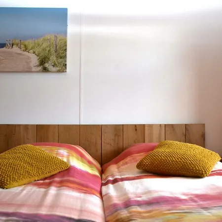 Idylle Aan Zee Incl 2 Wellnessstudios Bed & Breakfast 4*